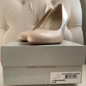 Marc Fisher Universe 2 Light Nat Leather pumps